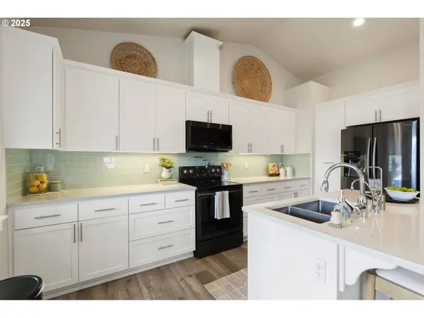 367 E 4TH ST, Lowell, OR 97452
