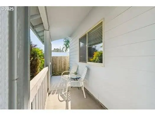1230 W FAIRVIEW DR, Springfield, OR 97477