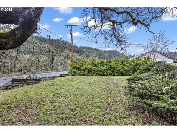 6351 NONPAREIL RD, Sutherlin, OR 97479