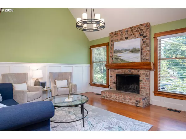 9 EAGLE CREST DR, Lake Oswego, OR 97035