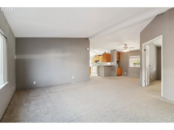 1000 S MCKERN CT #40, Newberg, OR 97132