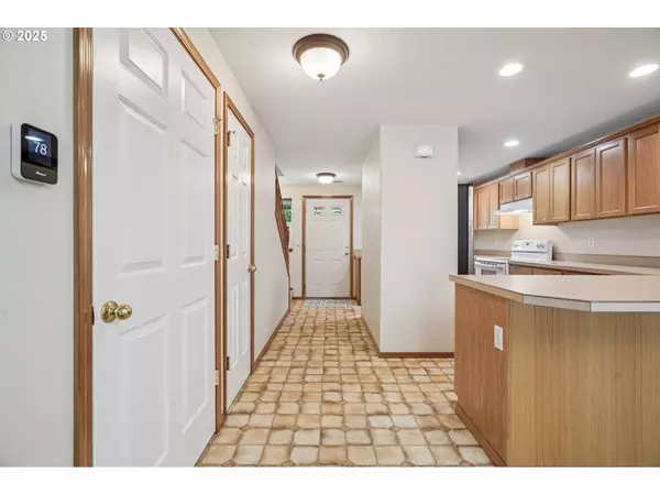 139 SW SHARON JANE PL, Mc Minnville, OR 97128