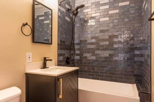 4749 TRUMBULL AVE SE, Albuquerque, NM 87108