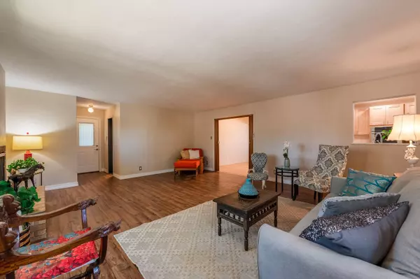 4749 TRUMBULL AVE SE, Albuquerque, NM 87108