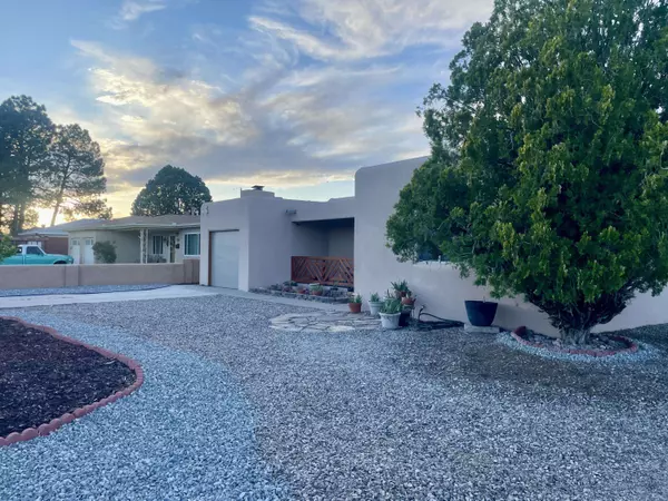 4749 TRUMBULL AVE SE, Albuquerque, NM 87108