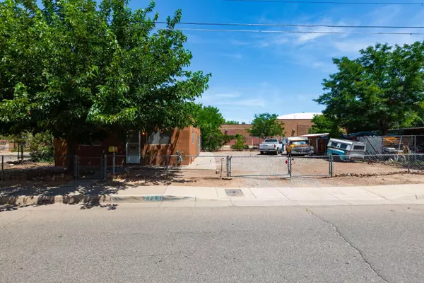 2709 ZICKERT RD NW, Albuquerque, NM 87104