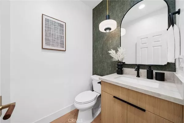 33 Winterfield RD, Irvine, CA 92602