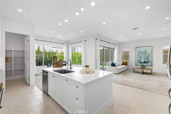 106 Glydon, Irvine, CA 92618