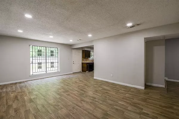 9923 Valley Sun DR, Houston, TX 77078