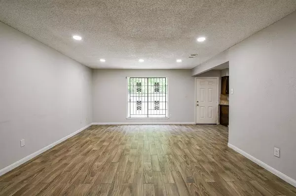 9923 Valley Sun DR, Houston, TX 77078