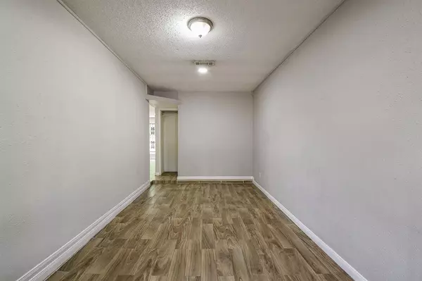 9923 Valley Sun DR, Houston, TX 77078