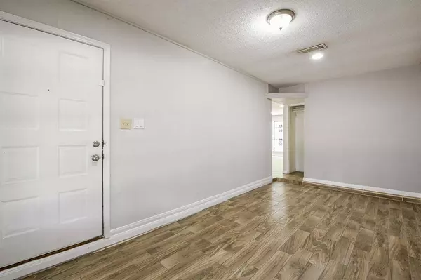 9923 Valley Sun DR, Houston, TX 77078