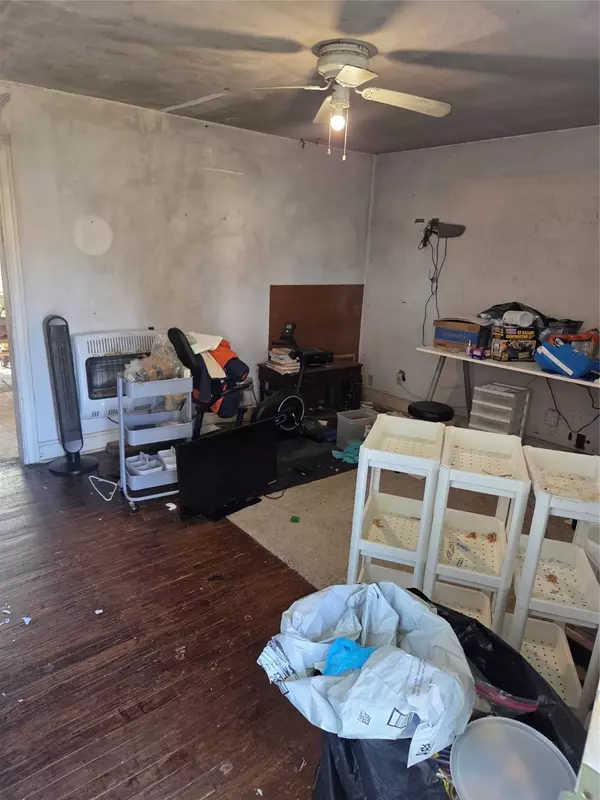 905 Adele ST, Houston, TX 77009