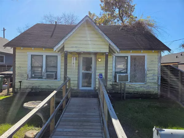 905 Adele ST, Houston, TX 77009