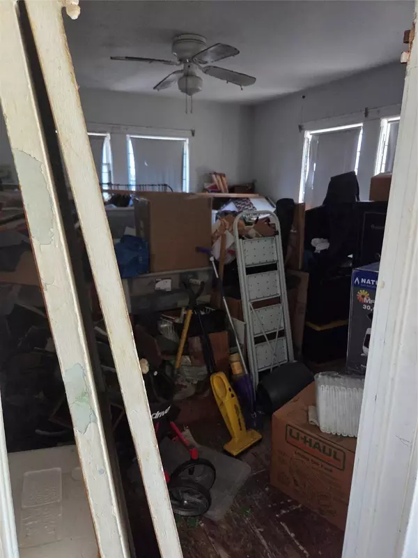 905 Adele ST, Houston, TX 77009