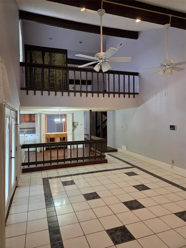7707 Candlegreen LN, Houston, TX 77071