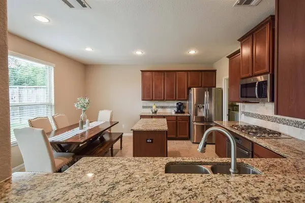 7002 Edwanna LN, Spring, TX 77389