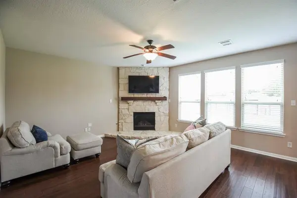 7002 Edwanna LN, Spring, TX 77389