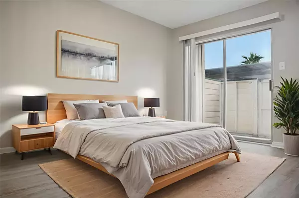 250 El Dorado BLVD #205, Webster, TX 77598