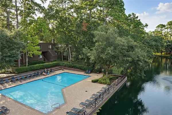 102 Litchfield LN, Houston, TX 77024