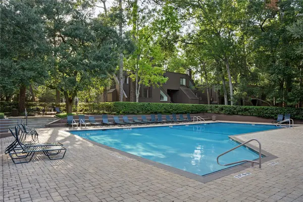 102 Litchfield LN, Houston, TX 77024