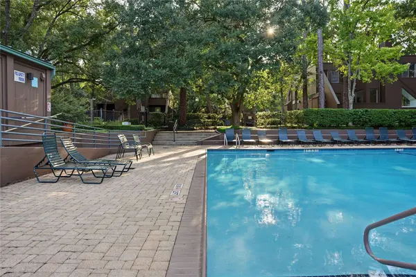 102 Litchfield LN, Houston, TX 77024
