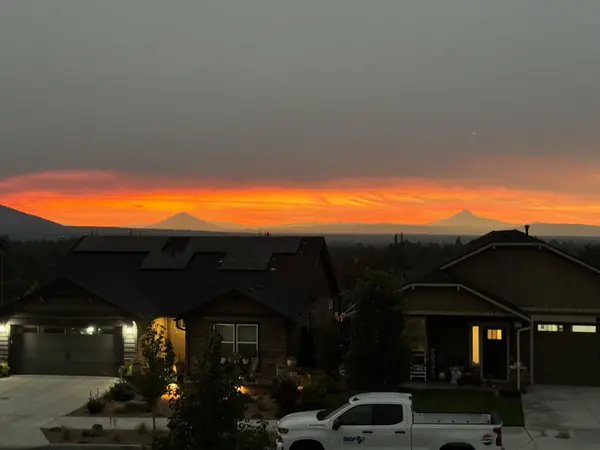 4476 Salmon PL, Redmond, OR 97756