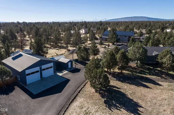 11855 Meadows LN, Culver, OR 97734