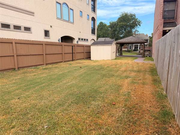 721 Paradise LN, Montgomery, TX 77356