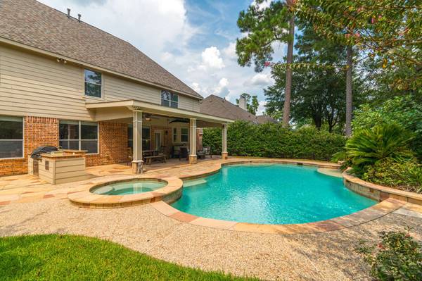 7 Stickley CT, The Woodlands, TX 77382