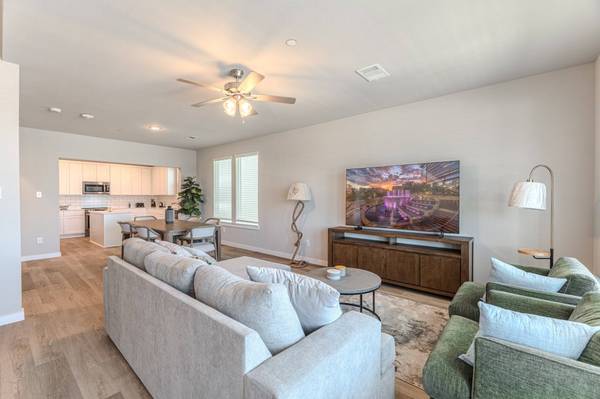 494 S Centro CIR #A, Shenandoah, TX 77385