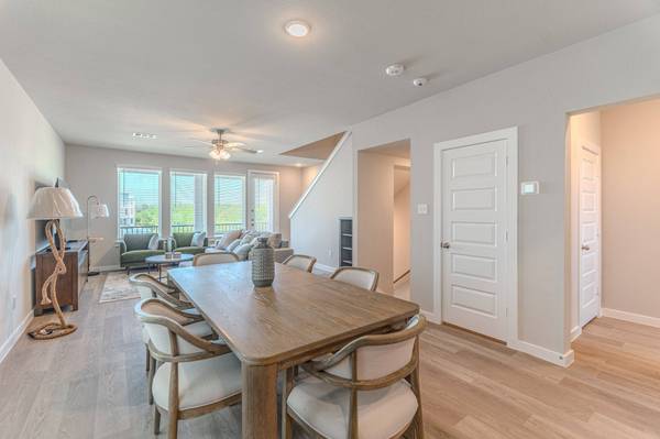 494 S Centro CIR #A, Shenandoah, TX 77385