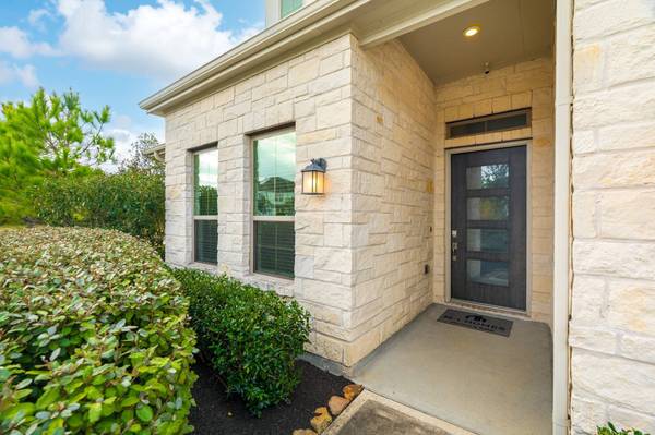 10 Fringetree Bark CT, The Woodlands, TX 77375