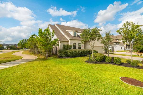 10 Fringetree Bark CT, The Woodlands, TX 77375