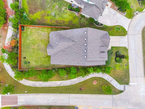 10 Fringetree Bark CT, The Woodlands, TX 77375