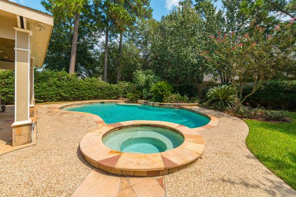 7 Stickley CT, The Woodlands, TX 77382