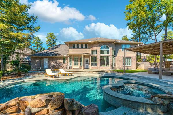 2 Graylin Woods PL, The Woodlands, TX 77382