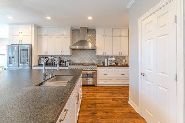 2 Graylin Woods PL, The Woodlands, TX 77382