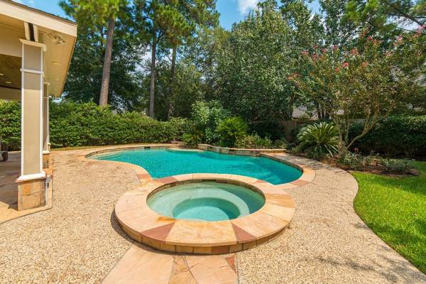 7 Stickley CT, The Woodlands, TX 77382