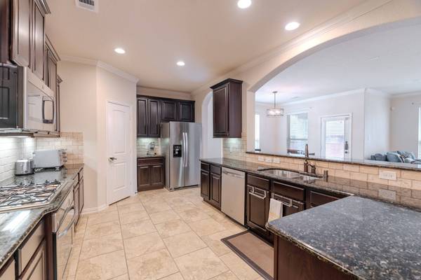 14 Arrowfeather PL, The Woodlands, TX 77389