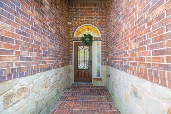 14 Arrowfeather PL, The Woodlands, TX 77389