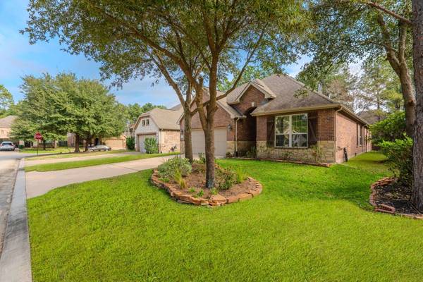 14 Arrowfeather PL, The Woodlands, TX 77389
