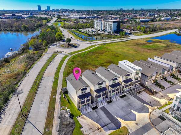 498 S Centro CIR #A, Shenandoah, TX 77385