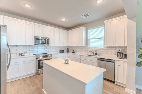 494 S Centro CIR #A, Shenandoah, TX 77385