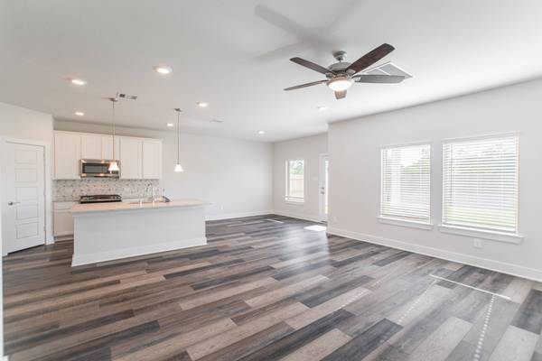 10313 S Goshawk TRL, Conroe, TX 77385