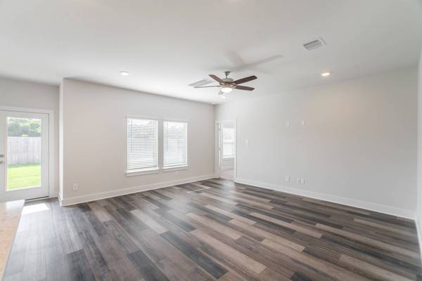 10313 S Goshawk TRL, Conroe, TX 77385