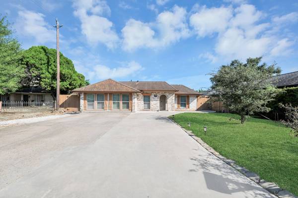 4503 Hollybrook LN, Houston, TX 77039