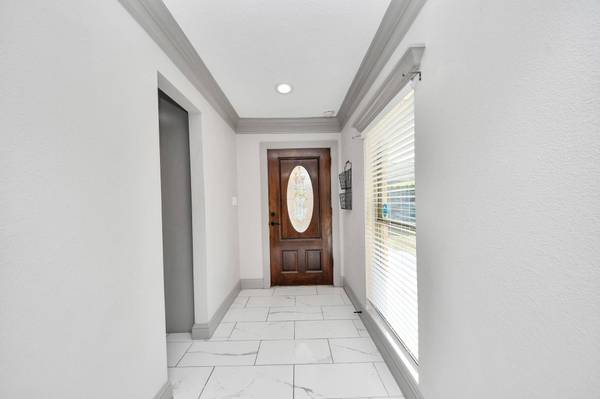 4503 Hollybrook LN, Houston, TX 77039