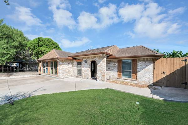 4503 Hollybrook LN, Houston, TX 77039