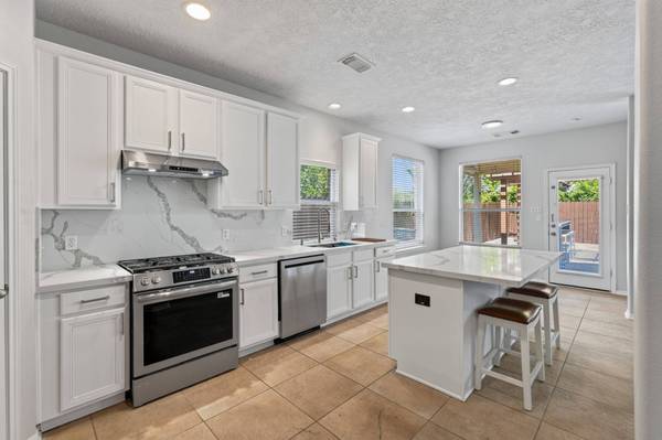 22 Frontera CIR, The Woodlands, TX 77382